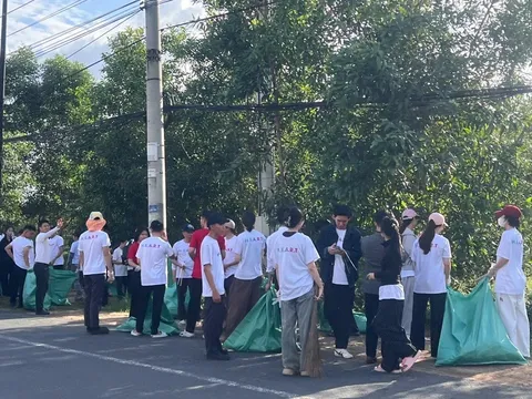 Những tuổi trẻ thanh niên âm thầm giữ màu xanh cho Đảo Ngọc