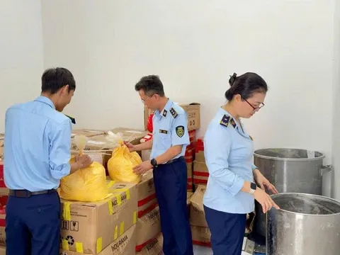 Gia Lai: Đột kích cơ sở sản xuất mỹ phẩm trái phép, thu giữ gần 3,5 tấn “kem trộn” không rõ nguồn gốc