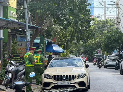 Gia Lai: Ngang nhiên đỗ xe vi phạm ngày chẵn lẻ trên đường Thanh Niên