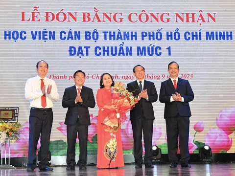 Học viện Cán bộ TP. Hồ Chí Minh đón nhận Bằng công nhận đạt chuẩn mức 1