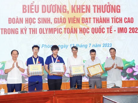 Hải Phòng khen thưởng đoàn dự thi Olympic Toán học quốc tế 2023 hơn 1,6 tỷ đồng