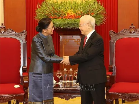 Tổng Bí thư Nguyễn Phú Trọng tiếp Ủy viên Bộ Chính trị, Phó Chủ tịch nước Lào