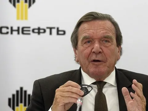 Cựu Thủ tướng Đức G.Schröder rút khỏi tập đoàn Rosneft của Nga
