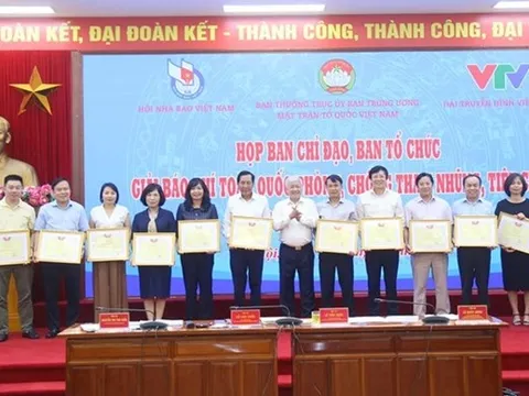 Phát huy vai trò của báo chí trên mặt trận đấu tranh chống tham nhũng