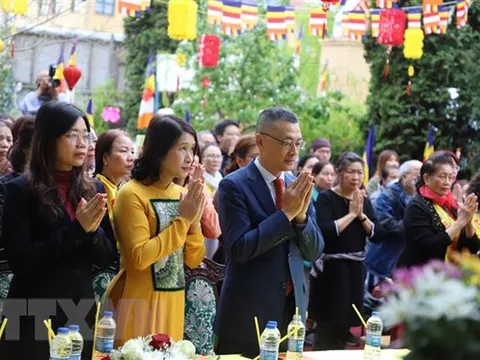 Bà con phật tử tại Đức mừng Đại lễ Phật đản Phật lịch 2566
