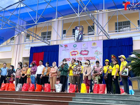 Doanh nghiệp cùng nhà hảo tâm “gói” yêu thương gửi đến đồng bào Bombo