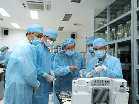 Khẩn trương thực hiện Chương trình phục hồi và phát triển kinh tế - xã hội trong lĩnh vực y tế và bảo đảm nhân lực y tế