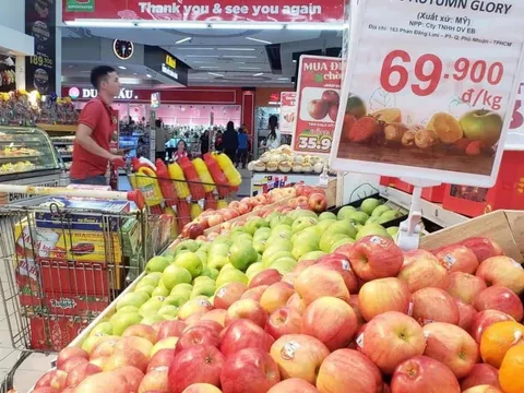 Giá xăng dầu giảm sâu, giá thị trường vẫn “đủng đỉnh”: Bộ Tài chính nói gì?