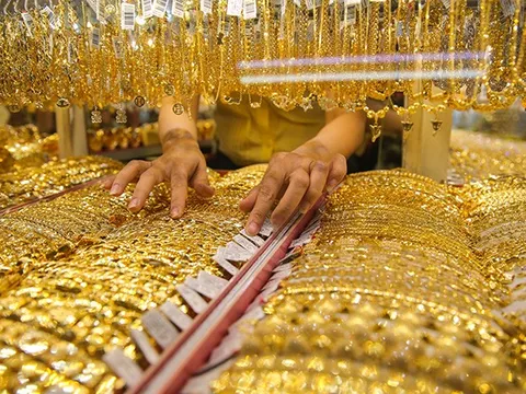 Phòng trừ rủi ro lạm phát, người Việt tăng mua vàng