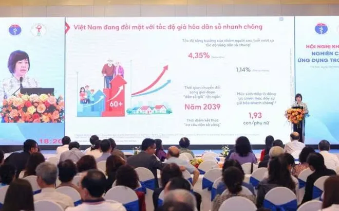 Cách tiếp cận mới trong ứng phó gánh nặng kép sức khỏe và già hóa dân số nhanh
